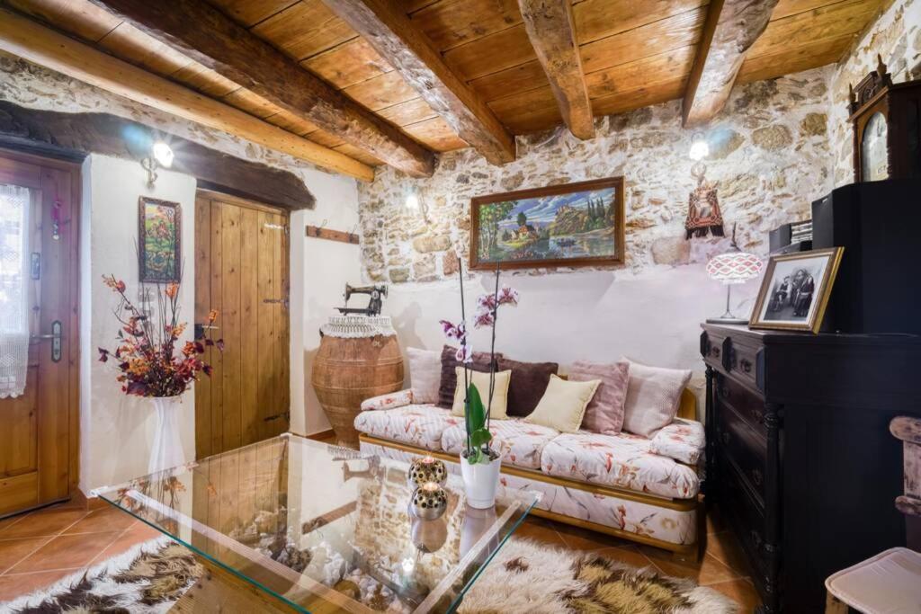 Апартаменты Traditional Cretan Stone House In The Center Of Crete