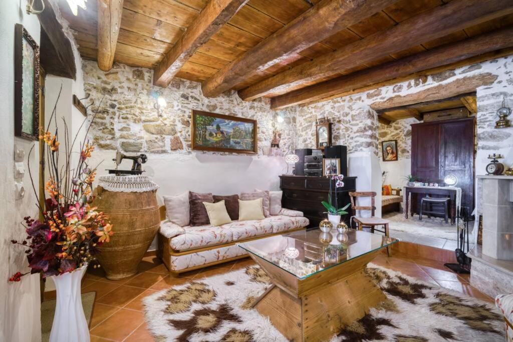 Апартаменты Traditional Cretan Stone House In The Center Of Crete